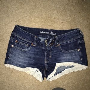 Cute lace jean shorts!
